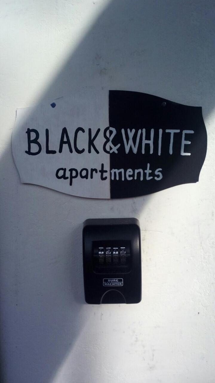 Black & White - White Eger